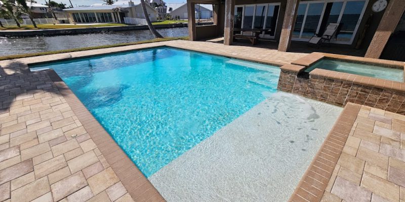 Pool Water Cleaning in Naples, Florida